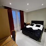 Отель Hotel Cara Vita Cologne 3*
