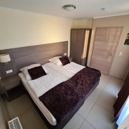 Cara Hotel Kolonia