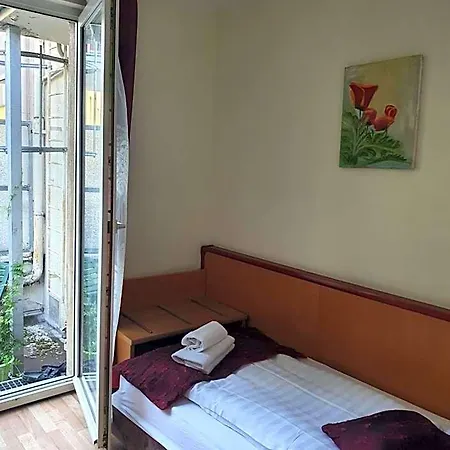 Cara Hotel