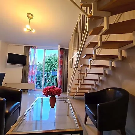 Cara Hotel 3*