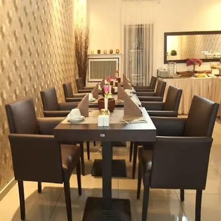 Cara Hotel