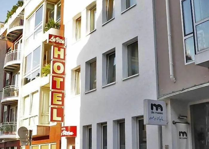 Cara Hotel